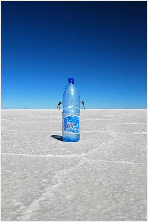 从没见过！在街上拍到了老爷爷头上喷白雾！原因......其实很好玩