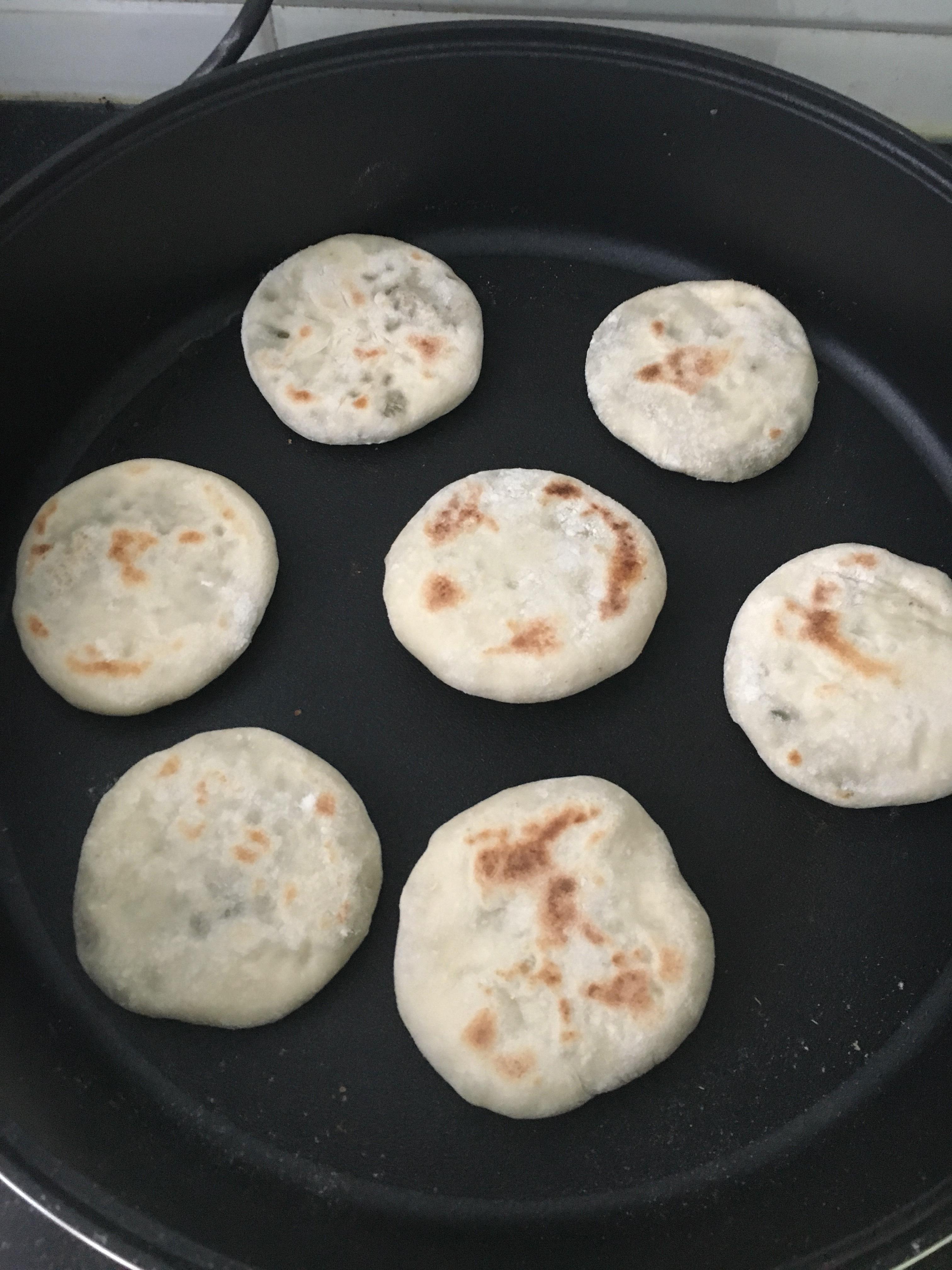 用绿豆在家自制炒菜的绿豆饼,无糖绿豆饼最简单的做法