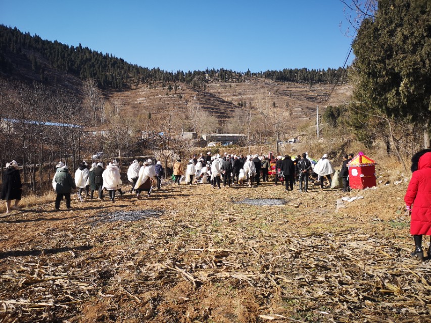 农村不火葬实行土葬是真的吗,山区可以土葬吗