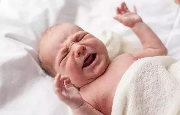 新生儿需要挤乳头？答：千万别，这会影响以后的发育