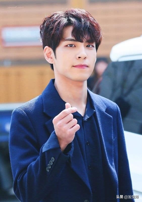 韩国男生的发型有哪些常见的款式,最流行的日式发型和韩式发型男士