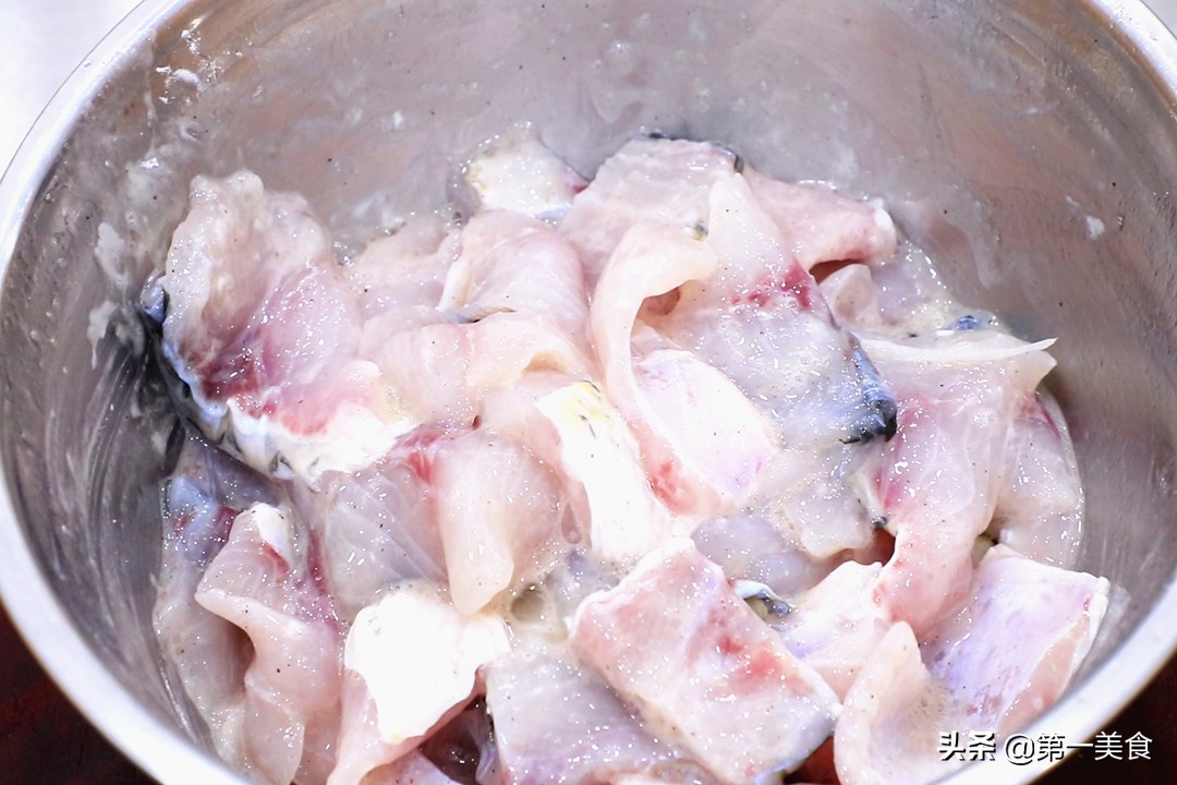 酸菜鱼的酸菜怎么做才很脆,做酸菜鱼要不要将酸菜煮一会捞起