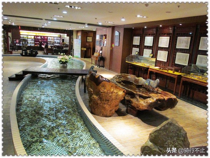 一栋楼内演绎的红木传奇