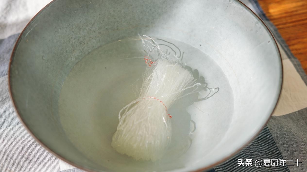 如何炒粉丝松散不粘成一团,炒粉丝很硬是怎么回事