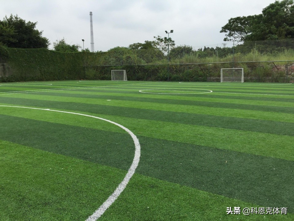 足球场人造草坪怎么维护,足球场人造草坪的清理流程