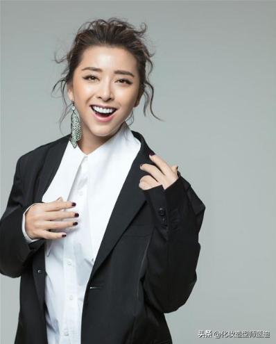 黄小蕾西装照片,黄小蕾穿西装视频