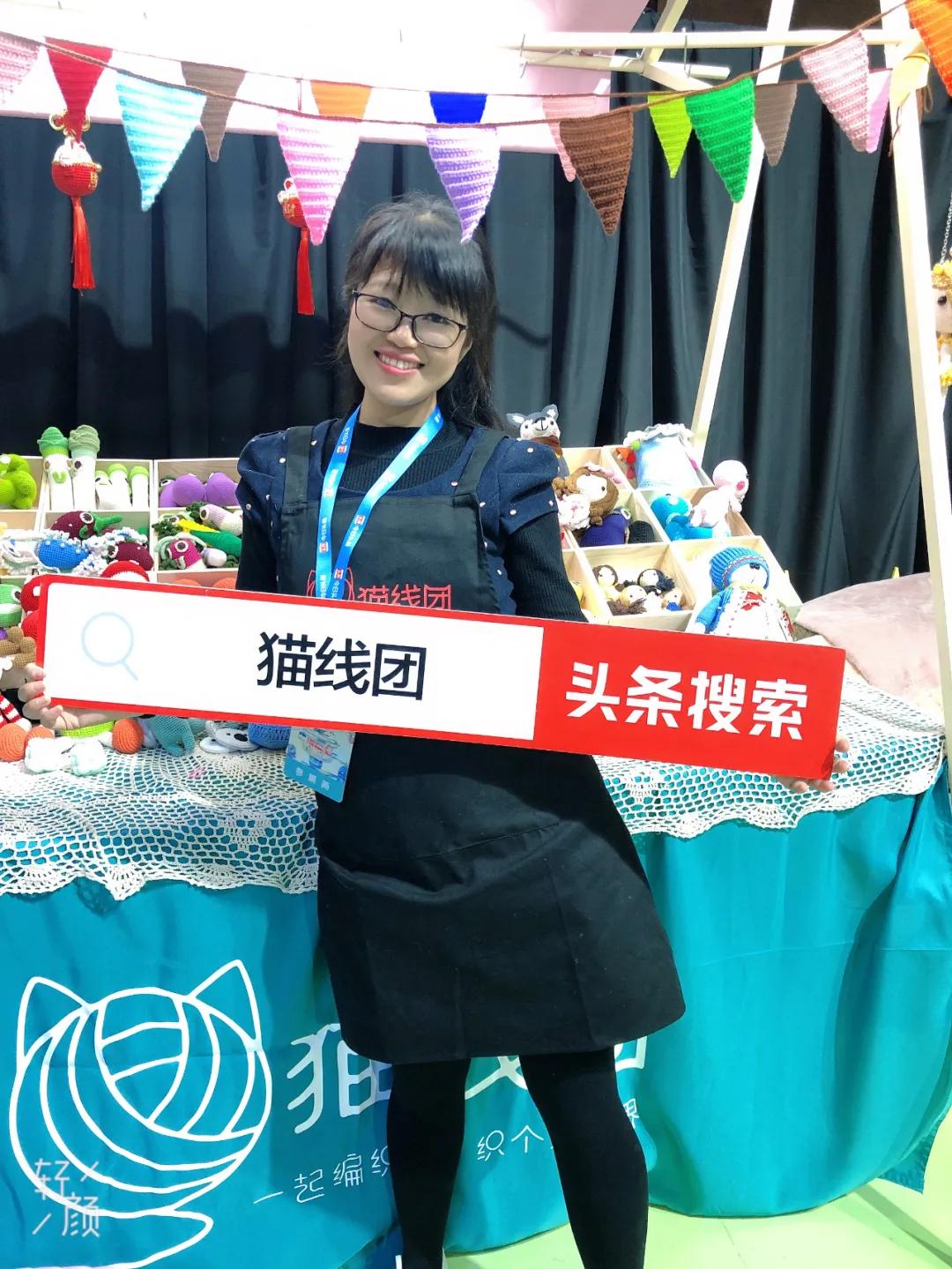 90后的妈妈编织视频,90后女孩织毛衣治产后抑郁