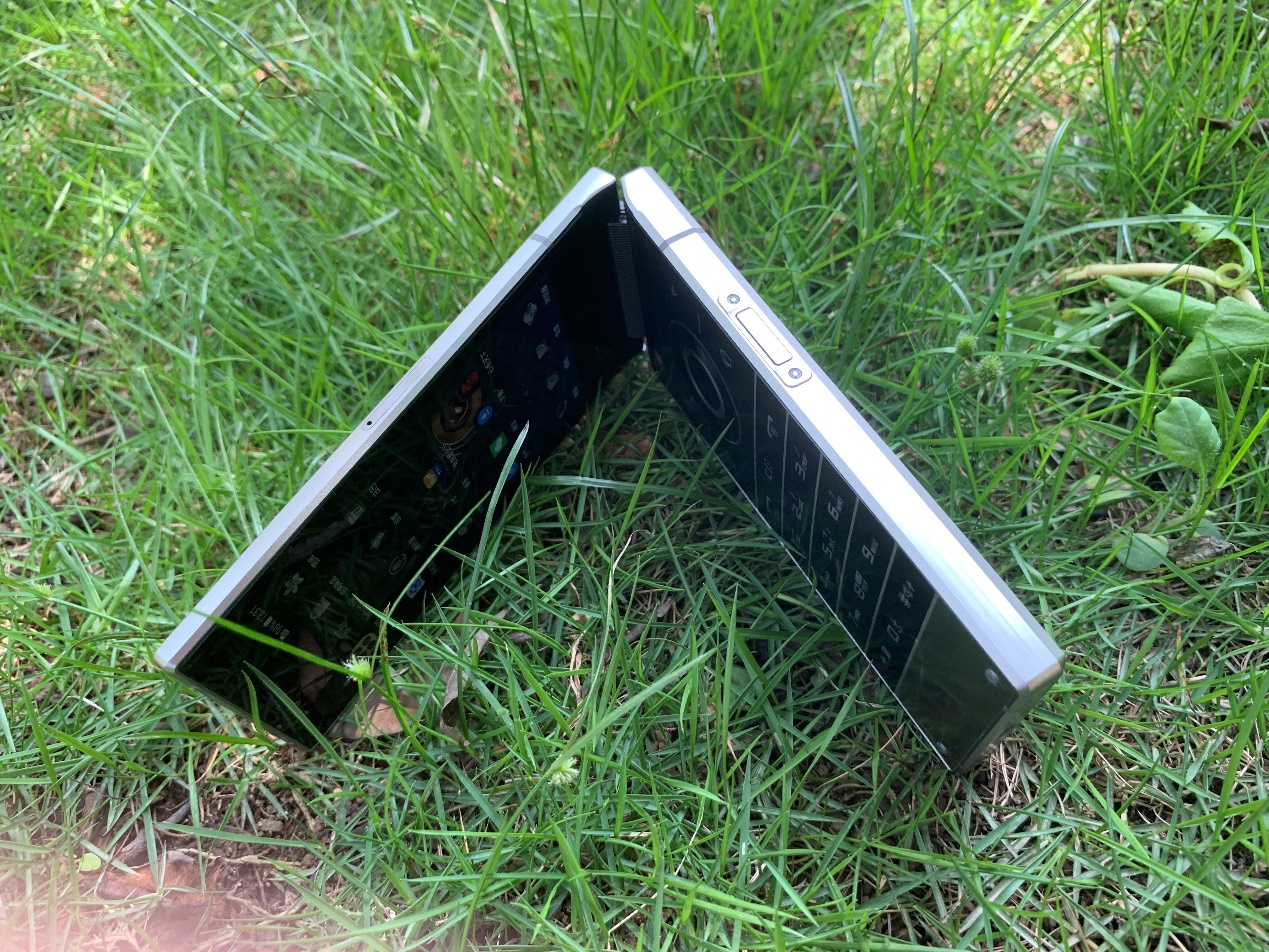 复刻版三星w2018,三星w2019有啥好玩的