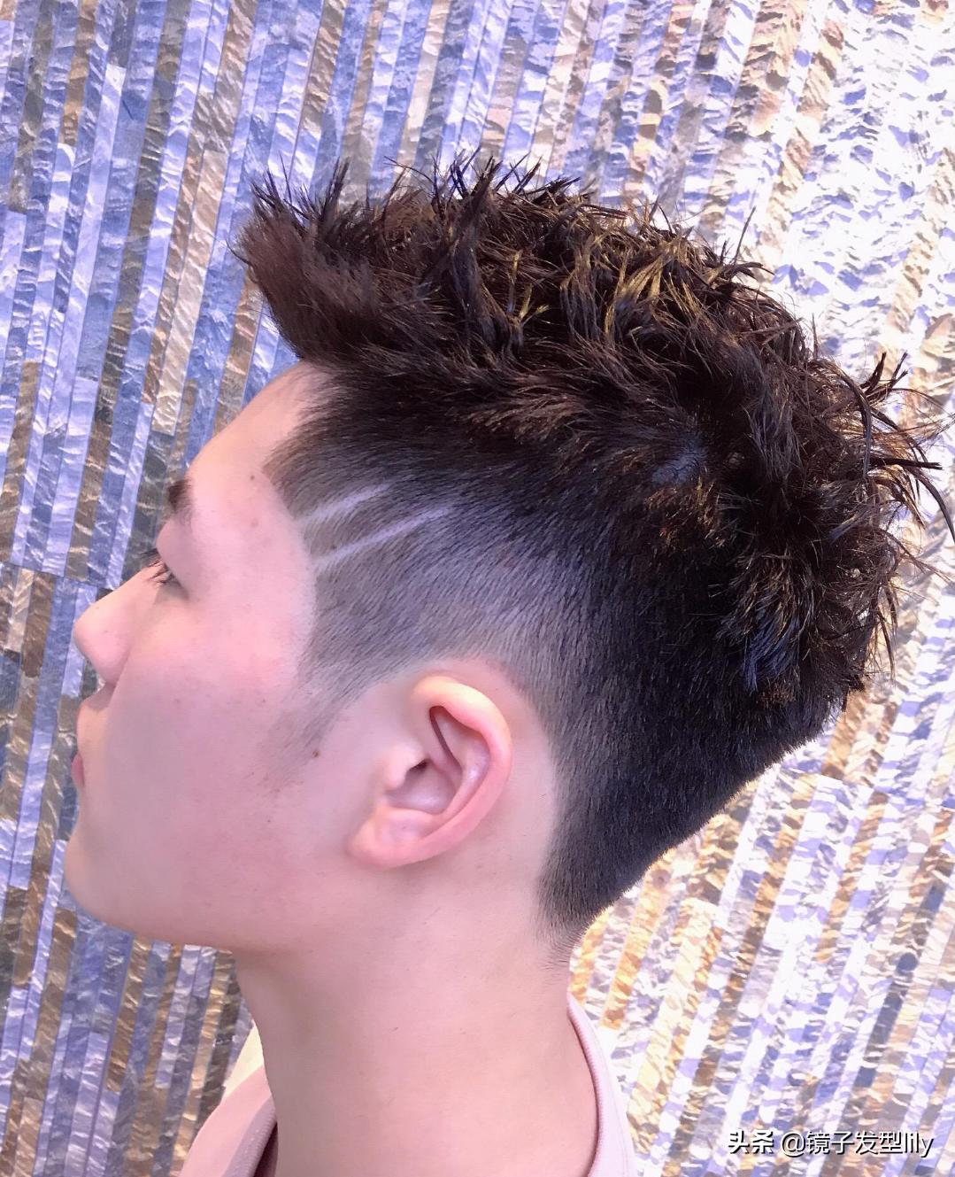 2021年最流行的发型发根蓬松造型,今年最流行的男士发型最简单款