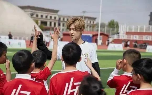 楣挎櫁鏇艰仈瑙ｈ姣旇禌,楣挎櫁瀵硅嫳瓒呯殑璇勪环