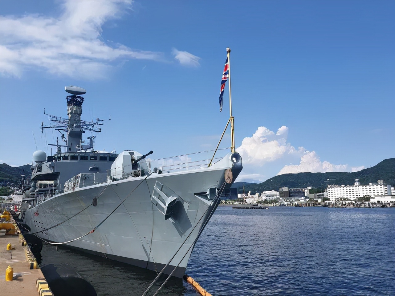 突发2件怪事：印军勒紧裤腰带买运输机，英舰艇穿航台海高调炫耀