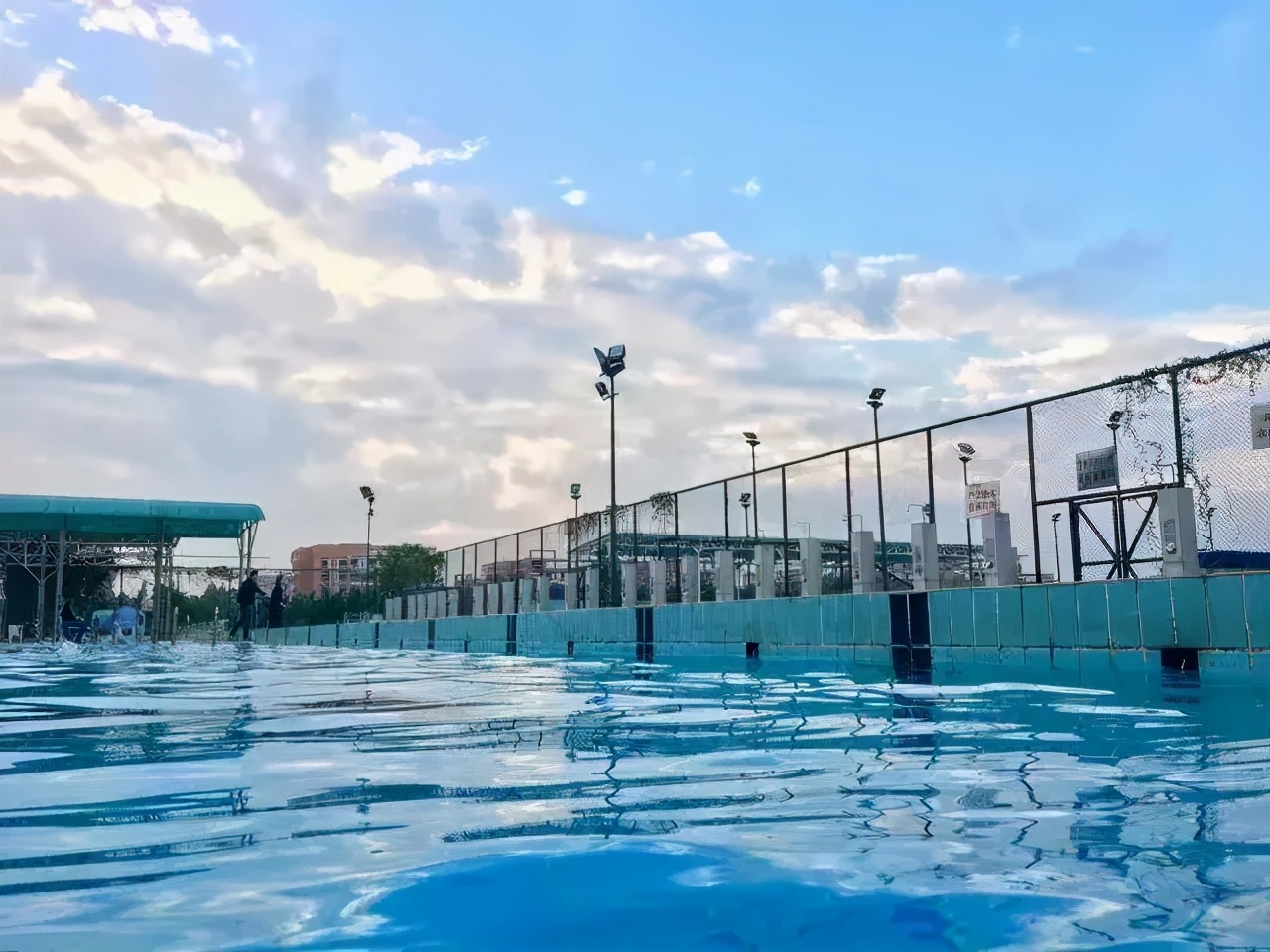 中国所有有游泳池的大学,广东省哪个大学有游泳池