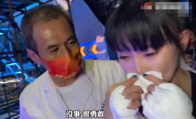 黄龄节目失误视频,黄龄上节目失误