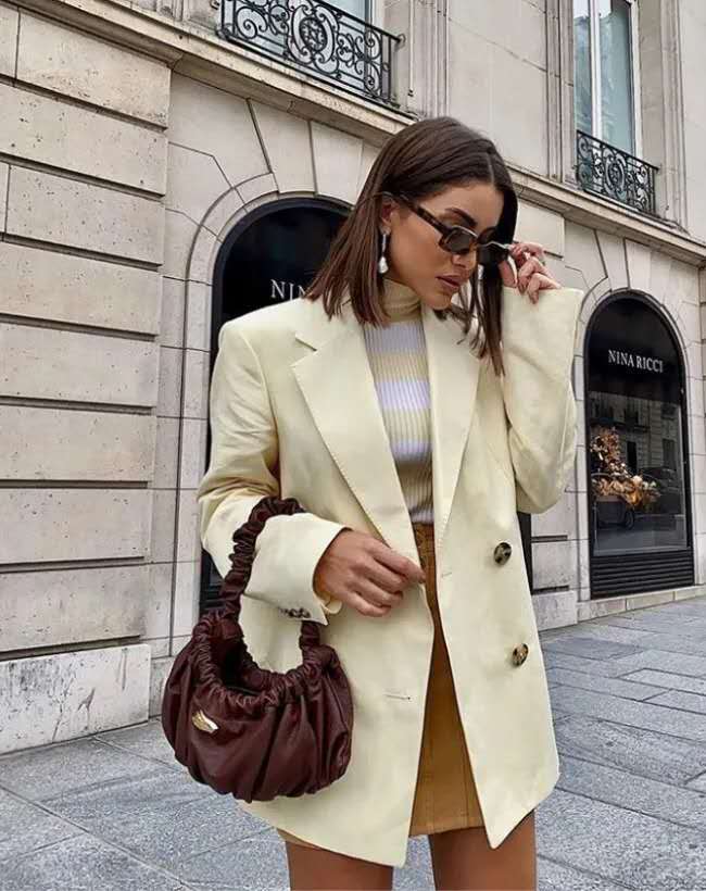 时尚风女人味十足选什么包,女人必备的几款经典包