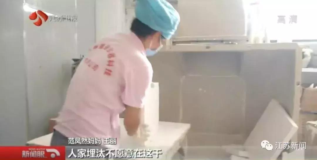 穿不起专业球鞋，9岁的她是足球场上唯一的女生：我们穷但也有梦想