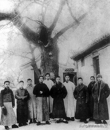 毛*东泽**在五四运动前后