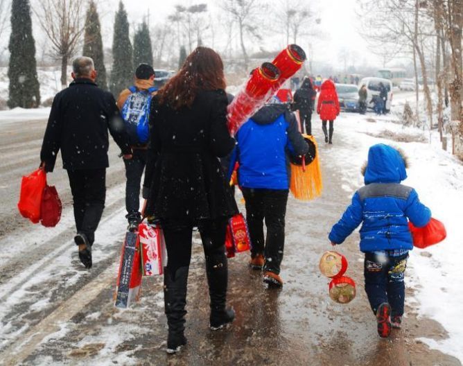 不经常往来的朋友爸爸去世随礼吗,一直不来往的亲戚去世了还能去吗