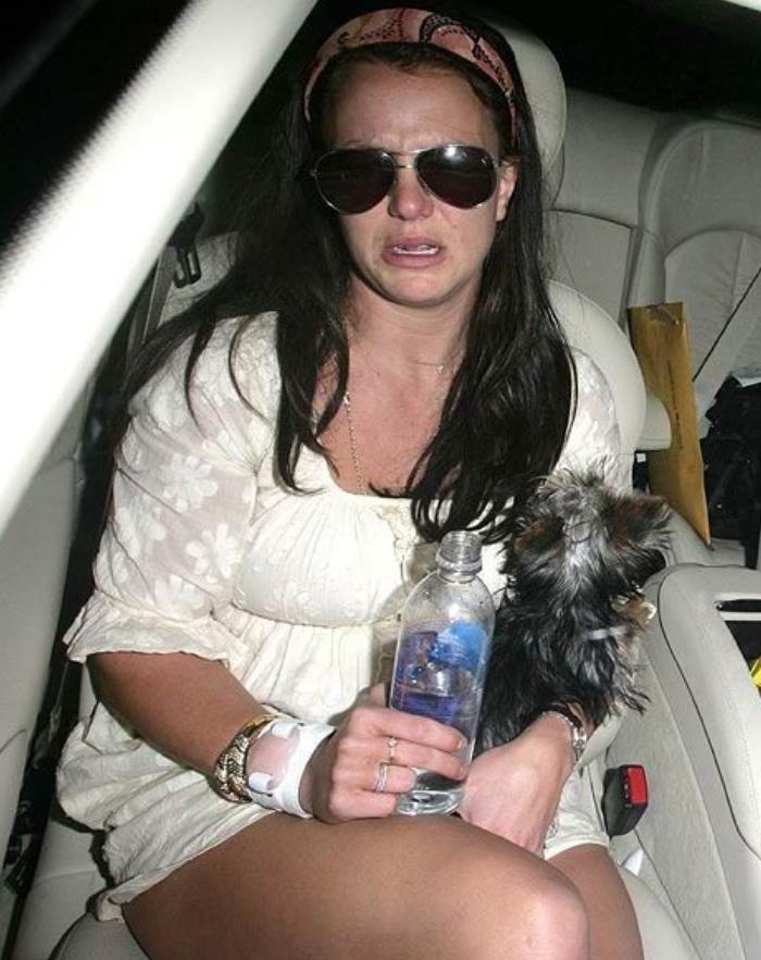 小甜甜布兰妮38岁时被父亲监督,小甜甜布兰妮父亲被截肢