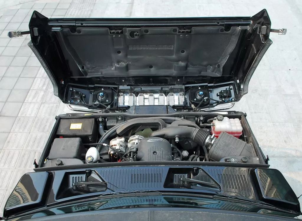 悍马h2硬派越野车,30万左右你会选帕杰罗还是h9