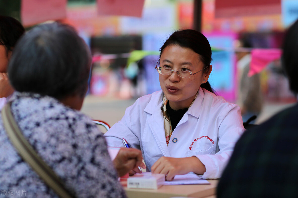 糖尿病的治疗原则应遵循早筛早治,简述糖尿病人的营养治疗原则