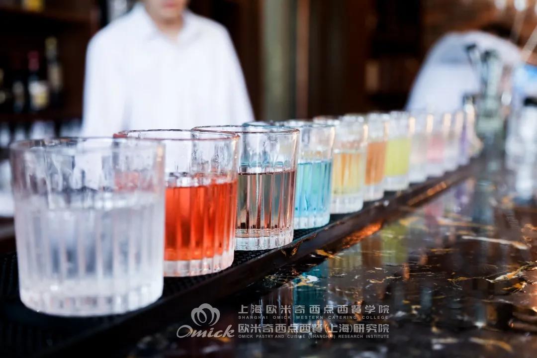 怎么样才能成为一名调酒师,你适合做发型师吗