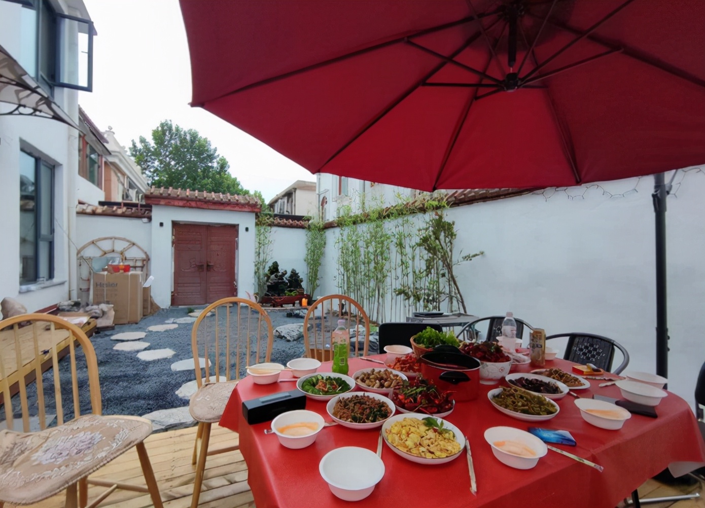 年初创业新高点，8月下线大狂潮，环球影城周边民宿懵圈