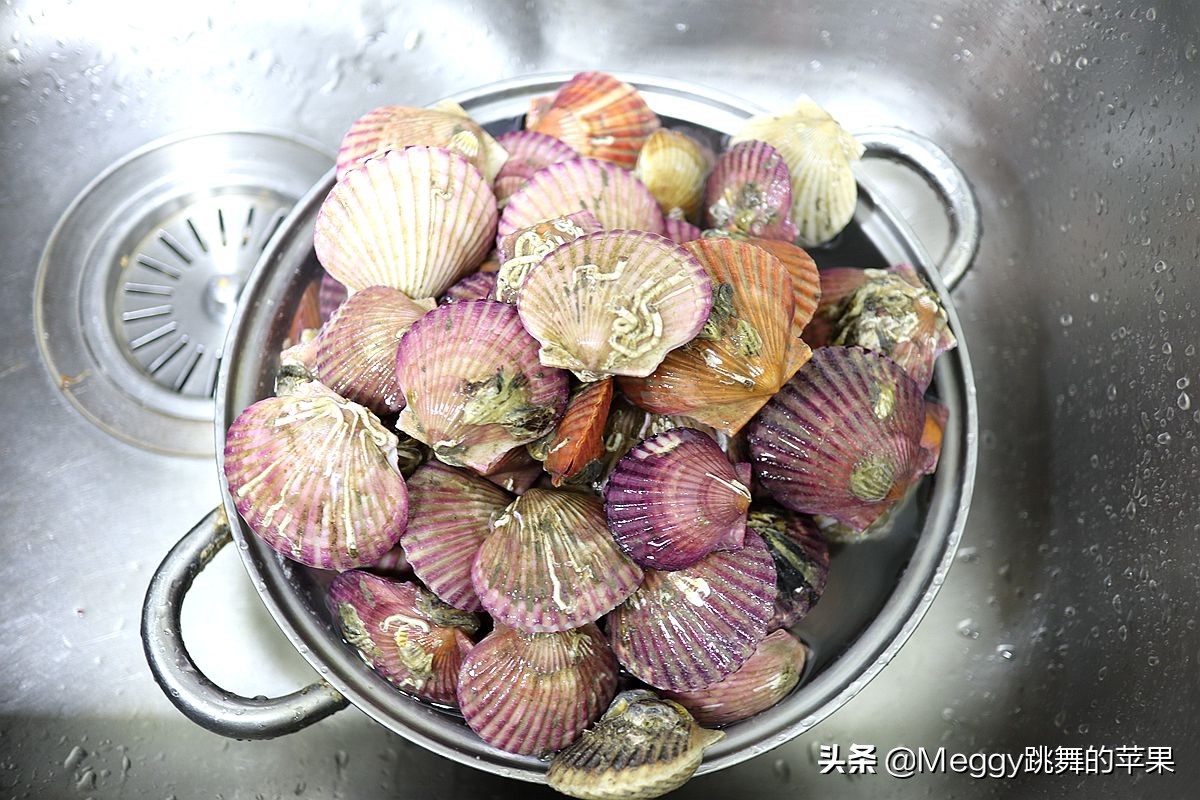 蒜茸粉丝扇贝的做法窍门,烧烤蒜蓉扇贝的做法视频教程