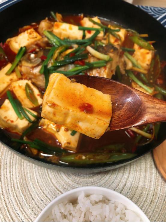 铁锅炖鱼最简单家常做法视频,家常版铁锅炖鱼怎么做