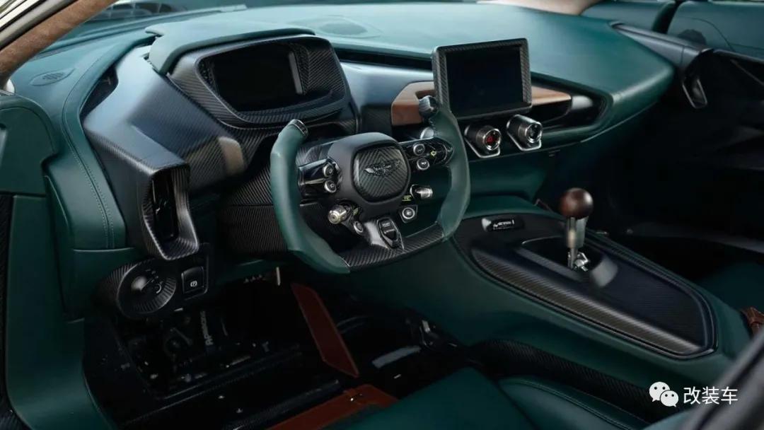 阿斯顿马丁v12超跑,阿斯顿马丁victor售价