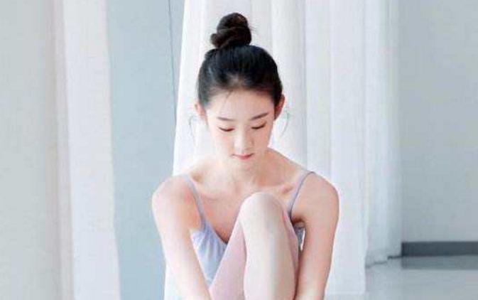 张艺凡芭蕾基本功,张艺凡芭蕾仪态惊艳众人