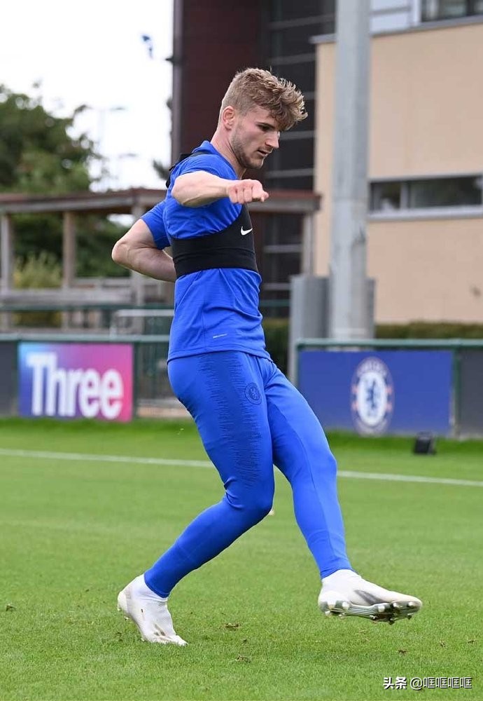 阿迪达斯足球鞋纯白猎鹰评测,阿迪达斯足球鞋xghosted实战