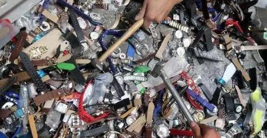 中国崛起!广州劳力士价还不到3000，贪婪的瑞士给老外上了一课