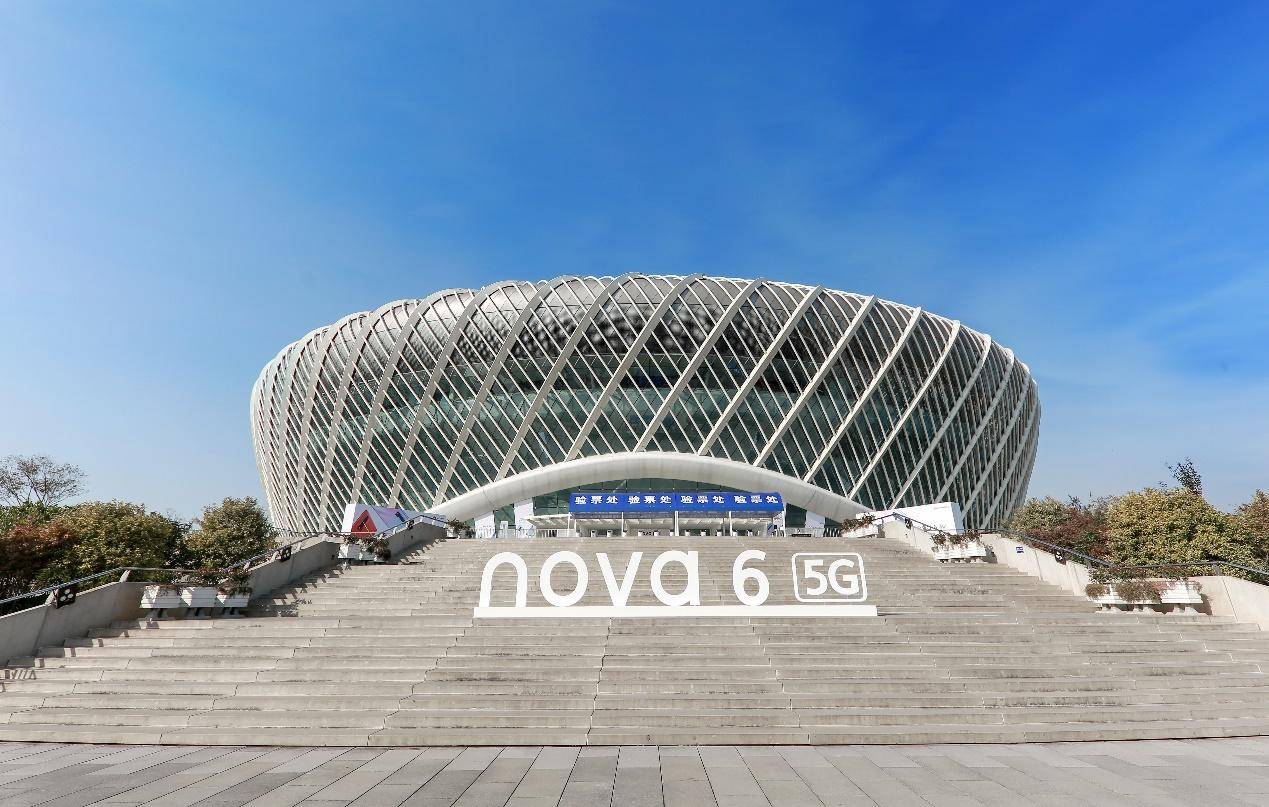 2千元的华为nova6值得购买吗,华为nova6系列发布易烊千玺自拍