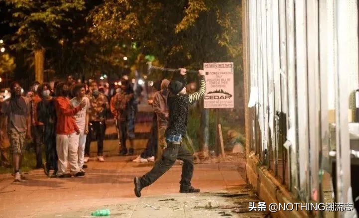 美国暴徒抢商店,美国暴徒抢劫