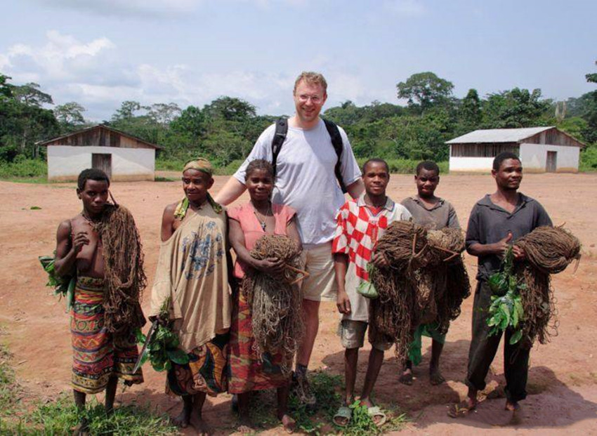 被称为“小人族”的非洲俾格米人，为什么10岁就能结婚生子