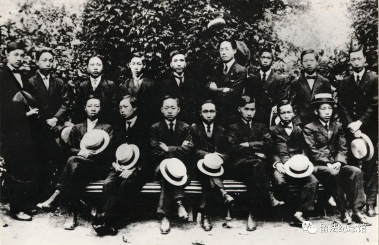 毕业季同学合影,14人一组毕业季照片