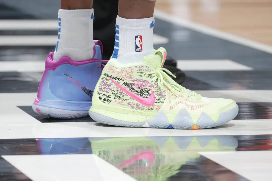 NBA球员上脚:独行侠球员的球鞋,波尔津斯基和小哈达威很帅!