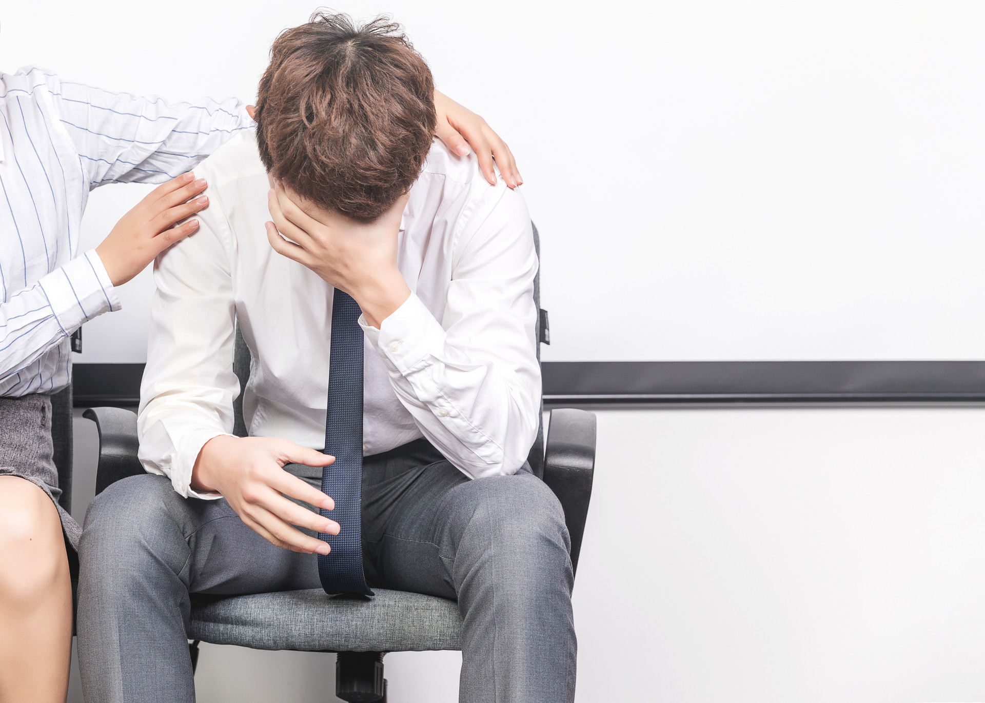 领导挤兑员工离职应对,怎么把领导挤兑走