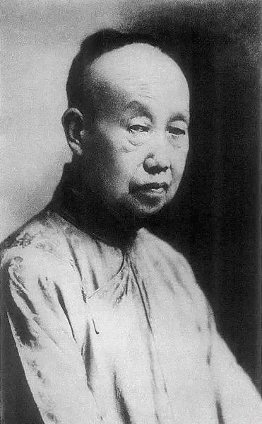 警方：破获特大制贩假冒名家书画作品案，现场触目惊心