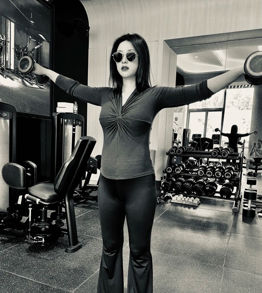 朱珠孕期图片,朱珠产后首次露面感叹当妈不容易