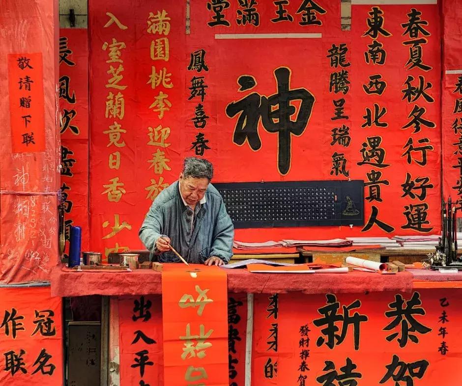 到这个大街小巷都能拍出ins风网红照的地方，过不一样的异域春节