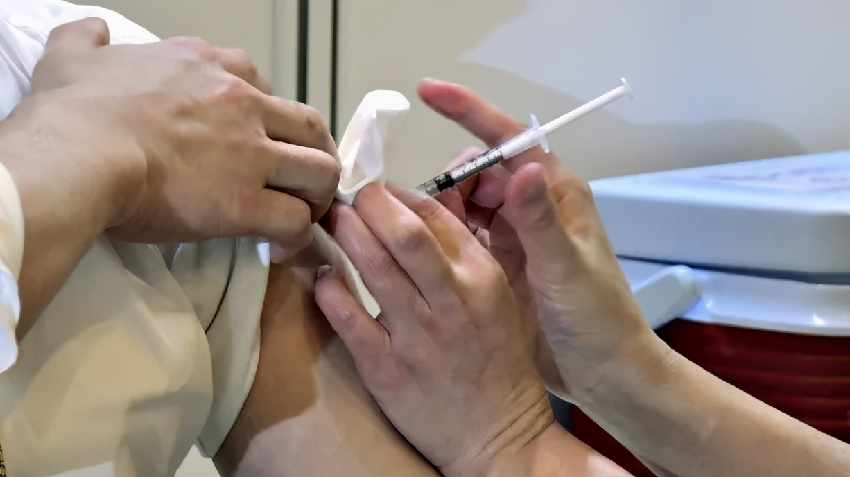 「速递」王毅与新加坡外长相会武夷山；20年了，81192,请返航！;港台退出所有奖项评选