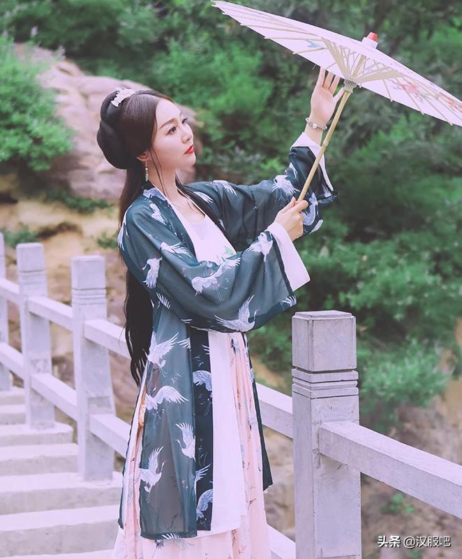 如何选择适合自己的汉服款式,汉服道袍怎么搭配才好看