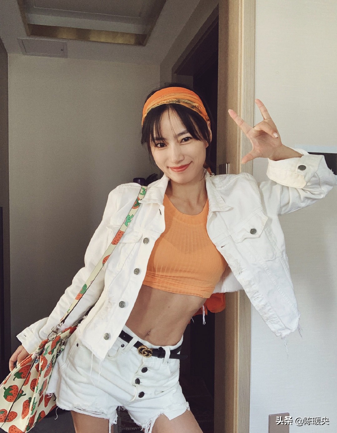 没时间去健身房怎么训练,4分钟高效燃脂8个经典动作健身房