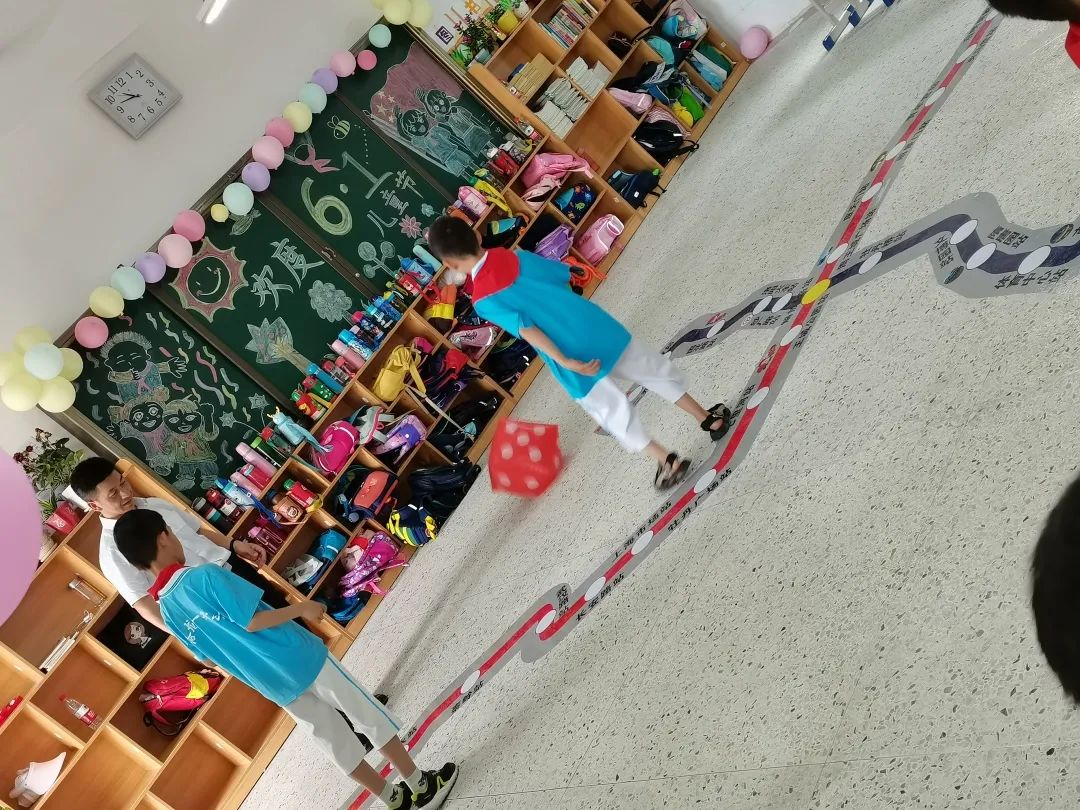 洛龙区第一实验小学学府校区“童心向*党**，梦想起航”游艺节活动