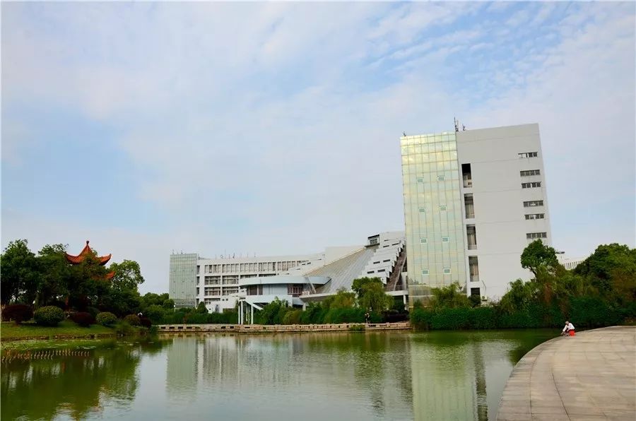 厉害了我的大学！100张图告诉你，有一种青春叫瑶湖高校！