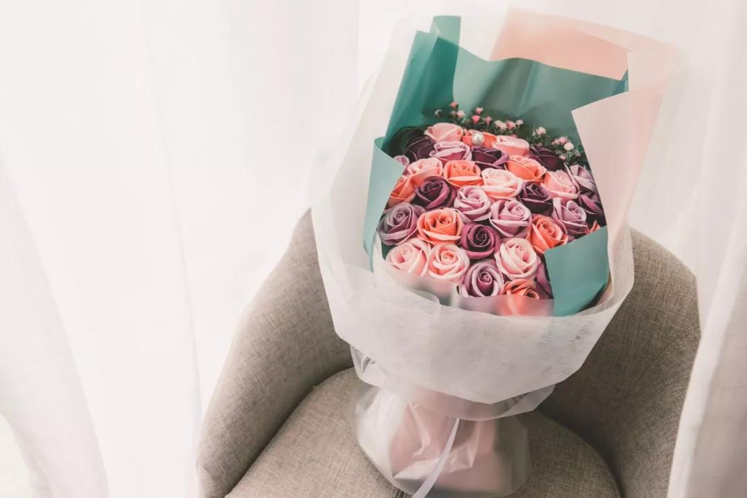 弄花香满衣的唯美短句,掬水月在手弄花香满衣全诗赏析