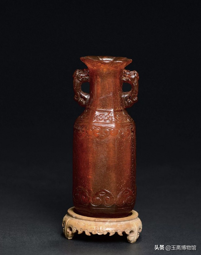 清乾隆时期琥珀蜜蜡雕刻摆件 (乾隆时期的琥珀鼻烟壶价值多少钱)