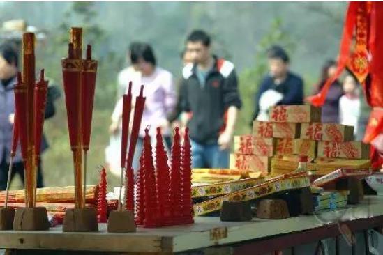 俗语一年不能做两事,一个月上两次坟有什么忌讳