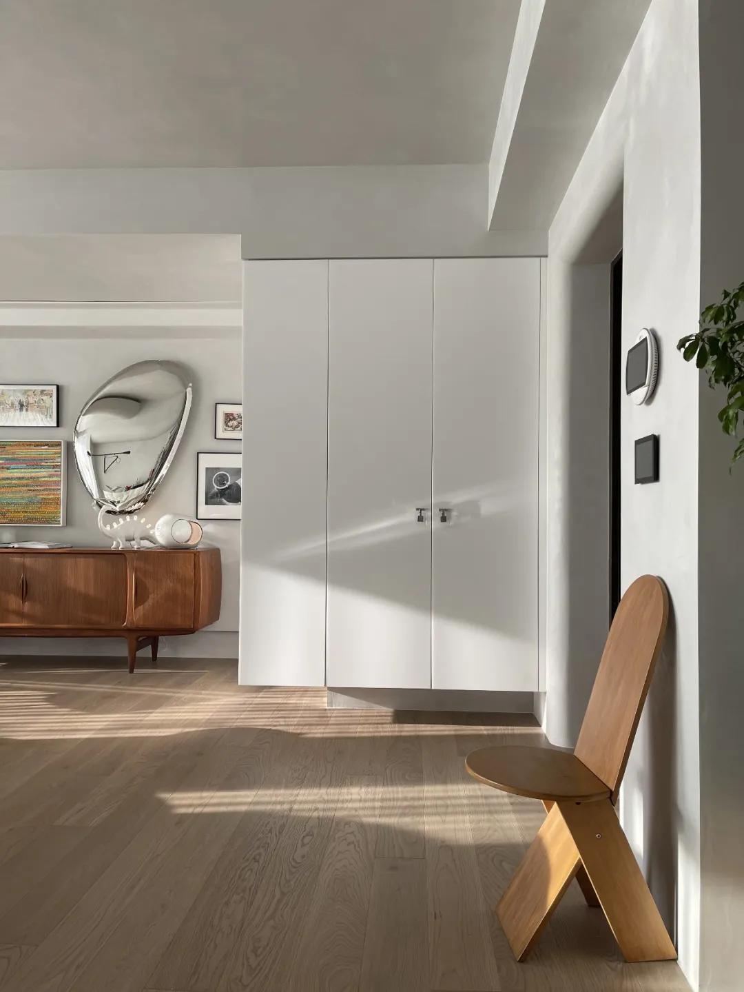 她从欧洲背回月球灯，“明明如月，何时可掇”，把家变成了艺术馆